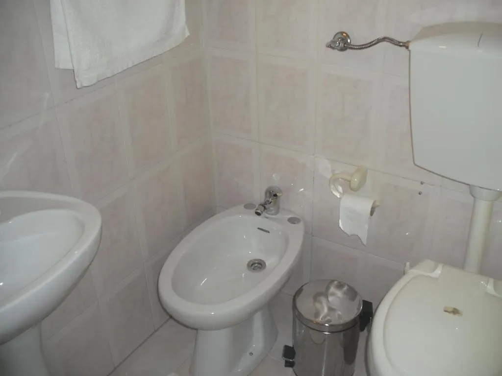 Guest House Bela Flor Lisbon 0*,  البرتغال